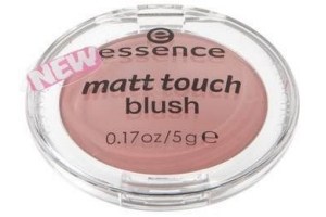 essence matt touch 10 peach me up blush