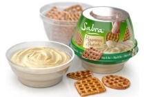 sabra houmous met pretzels