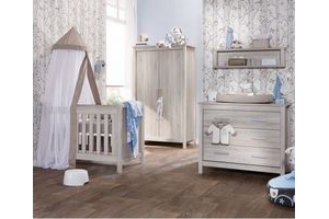 malaga babykamer ledikant commode hanglegkast