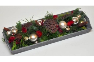 kerstdecoratie op dienblad