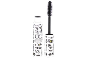 outdoor girl mascara blackest black