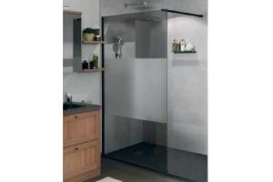 inloopdouche met grijs glas en mat strook