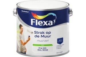 flexa strak op de muur mat fris wit