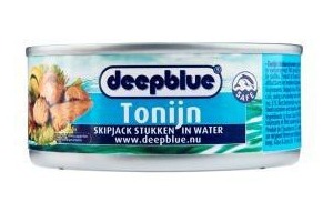 tonijnstukken in water
