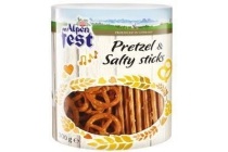 pretzels en zoute stokjes