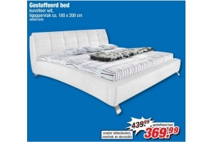 gestoffeerd bed