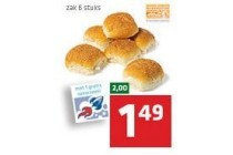 ambachtelijke witte sesambollen
