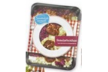 runderhachee met rode kool en aardappelpuree