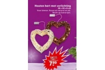 houten hart met verlichting