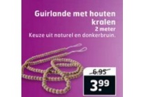 guirlande met houten kralen