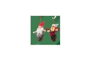 kerstfiguur op dennenappel