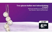 tros glazen ballen met ledverlichting