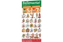 kerstballen met rode of groene stip