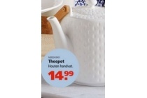 theepot met houten handvat