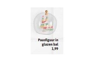 paasfiguur in glazen bal