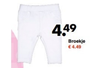 broekje new born en euro 4 49