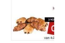 croissants met gele room of choco broodjes