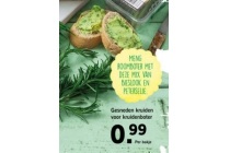 gesneden kruiden voor kruidenboter