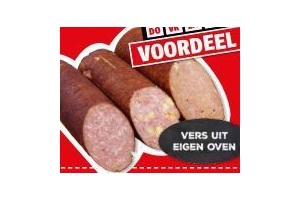 slagers grillworst aan een stuk