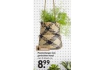 plantenhanger met gevlochten mand