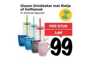 glazen drinkbeker met rietje of koffiemok