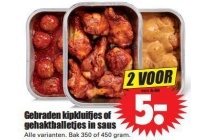 gebraden kipkluifjes of gehaktballetjes in saus