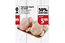 twee hele kippen op schaal