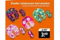 kinder reiskussen met masker