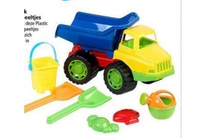 plastic truck met zandspeeltjes