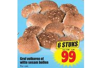 grof volkoren of witte sesam bollen