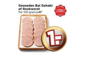 gesneden bal gehakt of rookworst