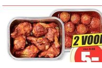 gebraden kipkluifjes of gehaktballetjes in saus