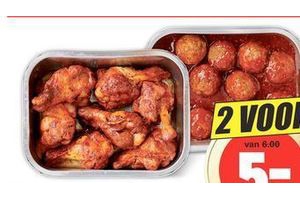 gebraden kipkluifjes of gehaktballetjes in saus
