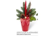 kerststuk in keramieken pot