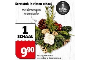 kerststuk in rietenschaal