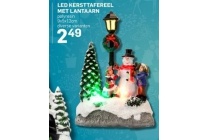 led kersttafereel met lantaarn