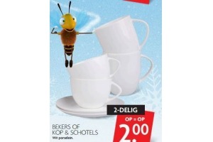 bekers of kop en schotels