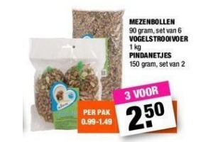 mezenbollen vogelstrooivoer en pindanetjes