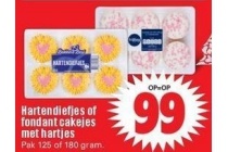 hartendiefjes of fondant cakejes met hartjes