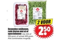 gesneden snijbonen rode bieten met ui of sperziebonen