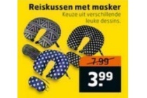 reiskussen met masker