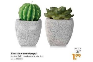 kaars in cementen pot