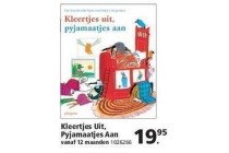 kleertjes uit pyjamaatjes aan boek