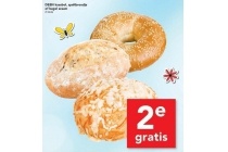 deen kaasbol speltbroodje of bagel sesam