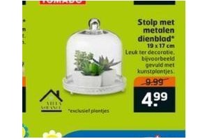 stolp met metalen dienblad