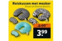 reiskussen met masker