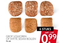 grof volkoren of witte sesam bollen