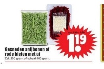gesneden snijbonen of rode bieten met ui