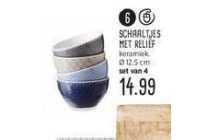 schaaltjes met relief