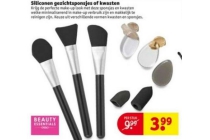 siliconen gezichtsponsjes of kwasten